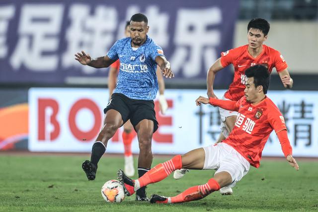 北京男篮迎来三位外援，沃特斯三世与桑普森报到